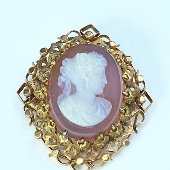 Victorian hand carved Hardstone Cameo delicate detailed brooch in 14K JR8338